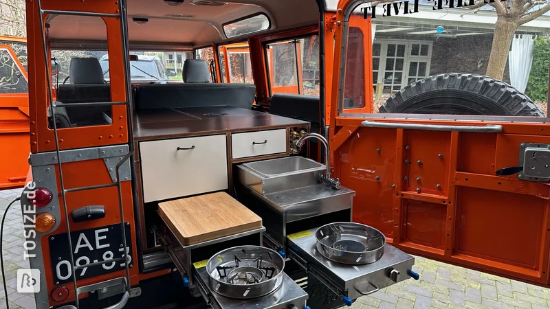 Ausziehbare Küche für Land Rover aus Betonsperrholz von Leon